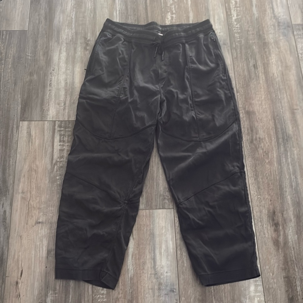 Lululemon reversible crop pants size 10